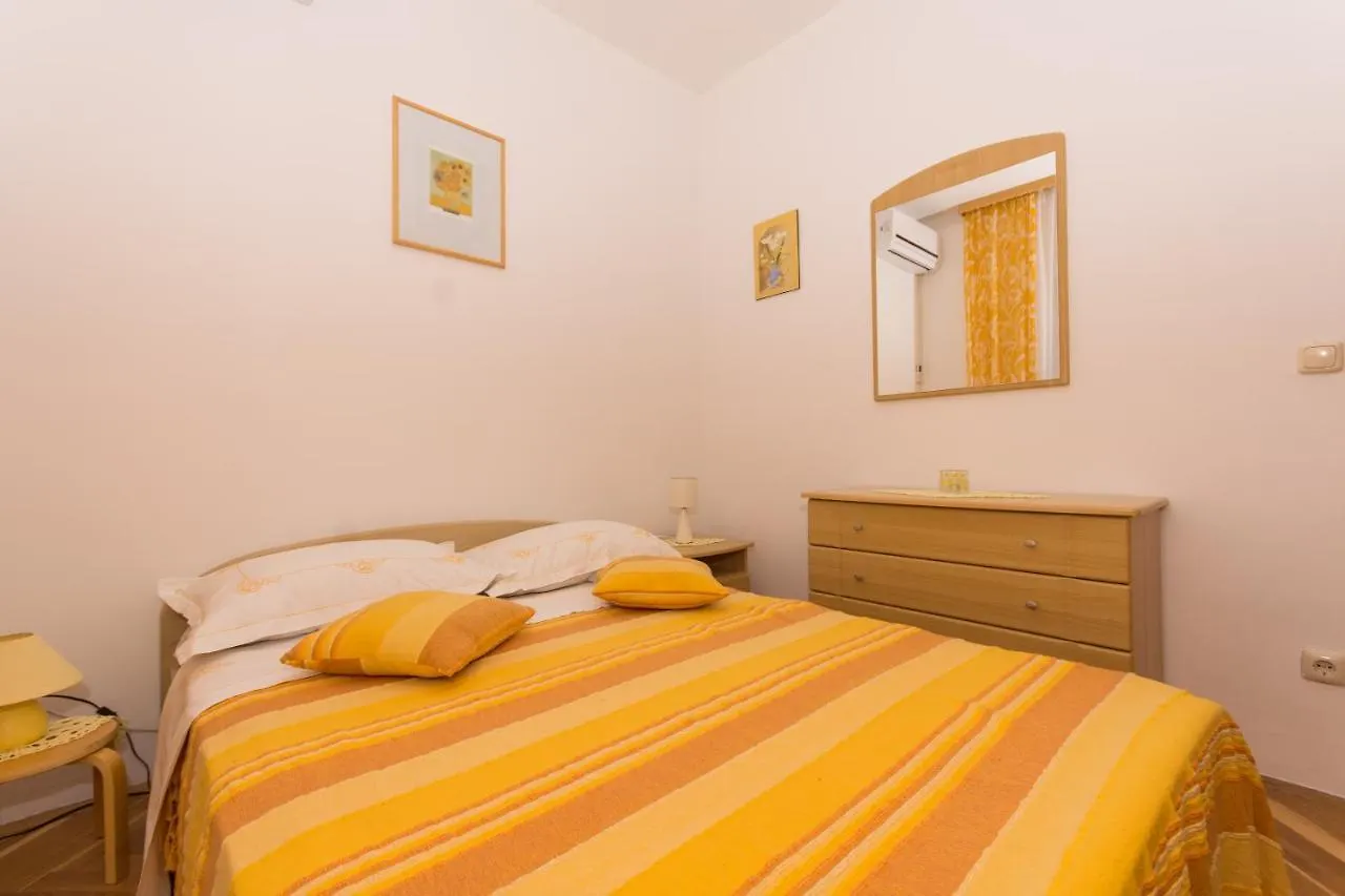 Apartments Katic Trogir 0*,